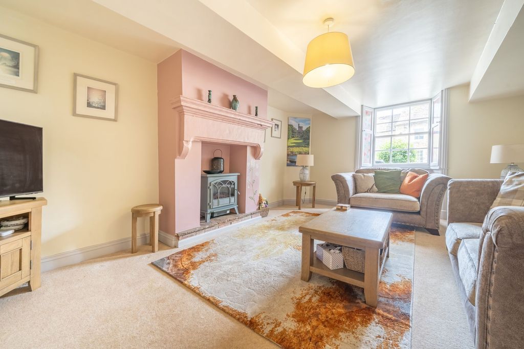 Property photo 2 of 21