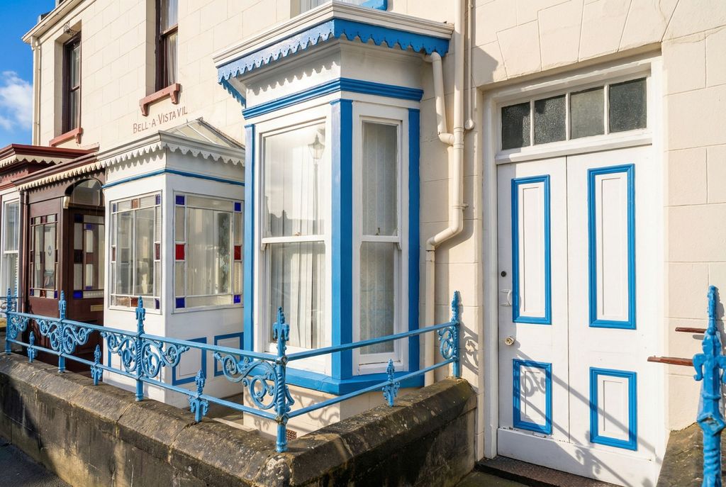 Property photo 2 of 20