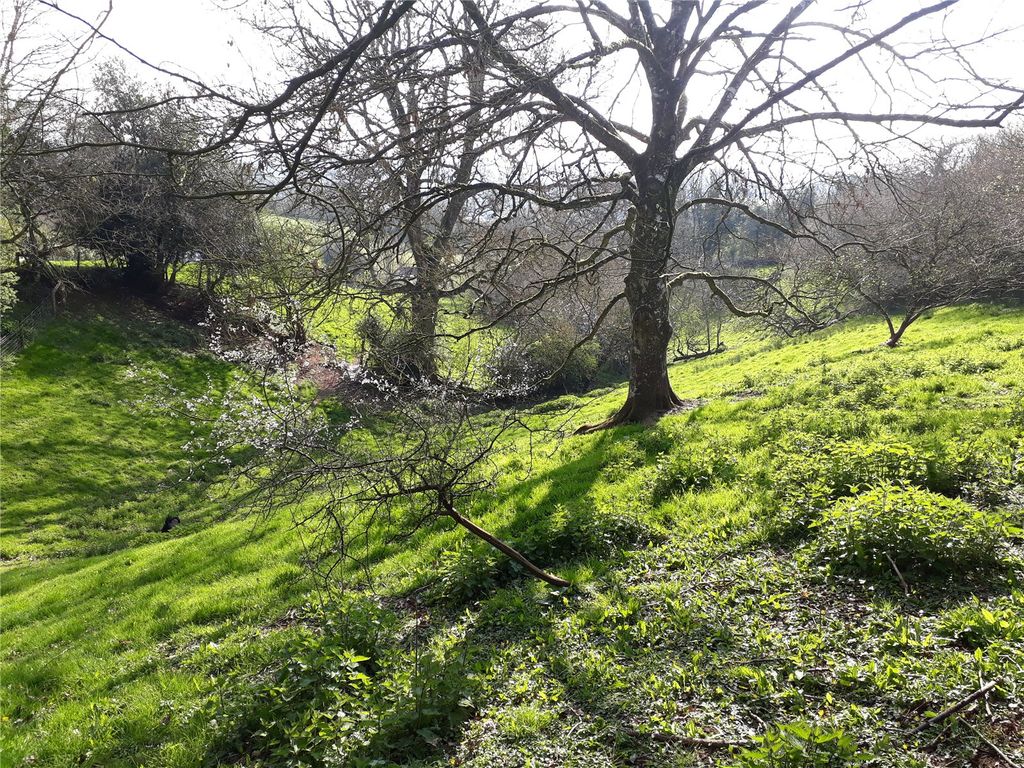 Property photo 2 of 8 Ground