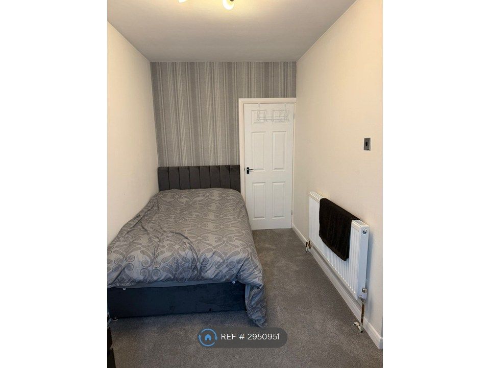 Property photo 3 of 6 Room