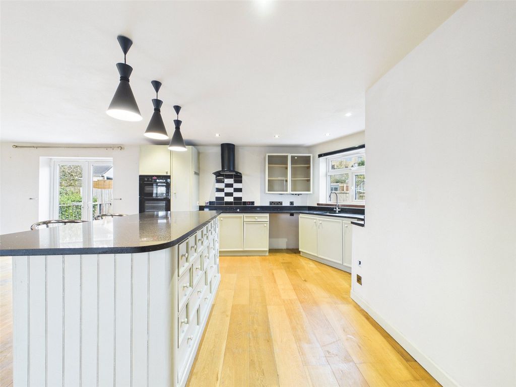 Property photo 3 of 21 Kitchen