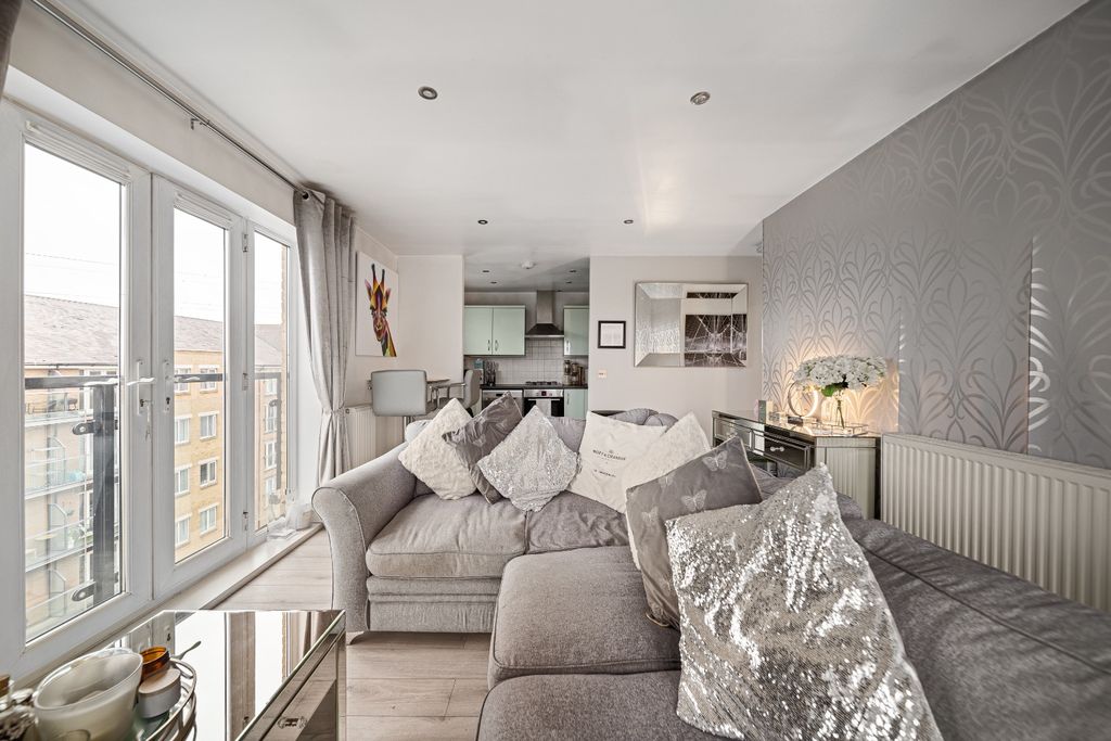 Property photo 3 of 14 4638963