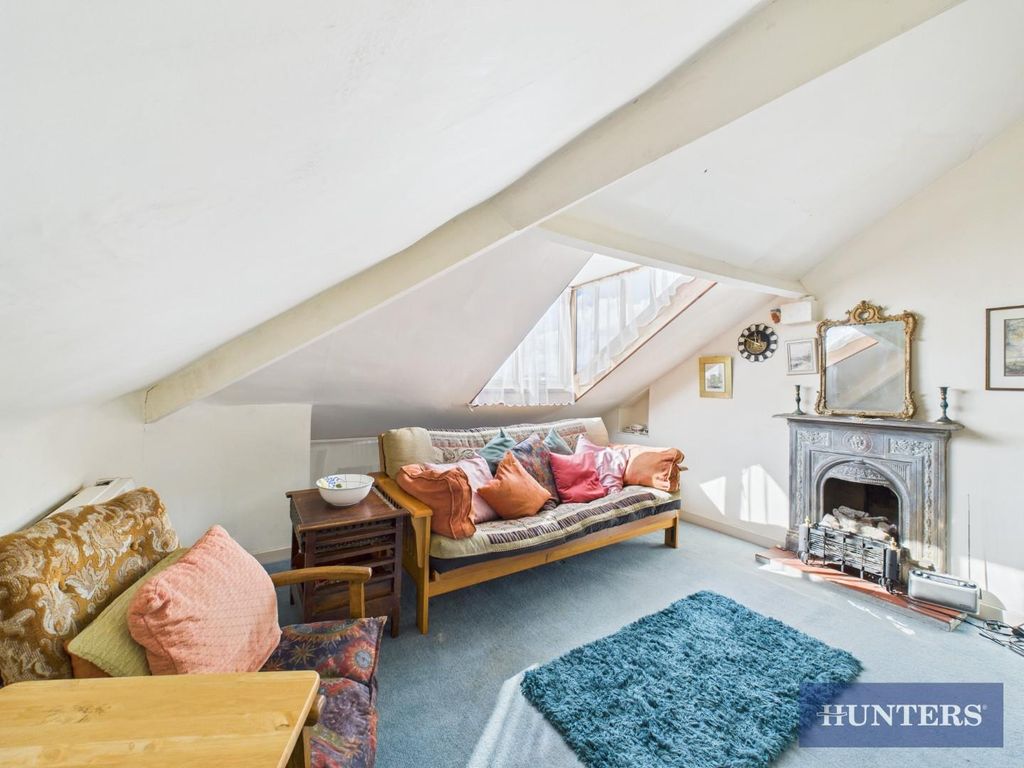 Property photo 2 of 8 Lounge