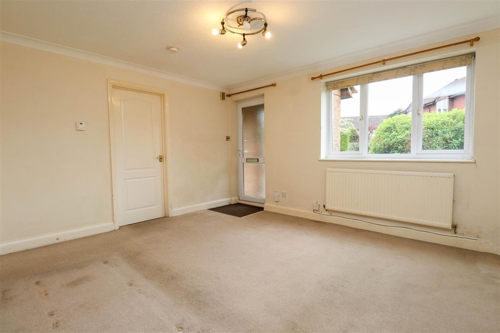 Property photo 3 of 14 Living Room