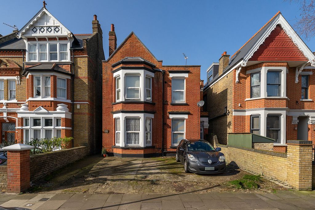 Property photo 2 of 11