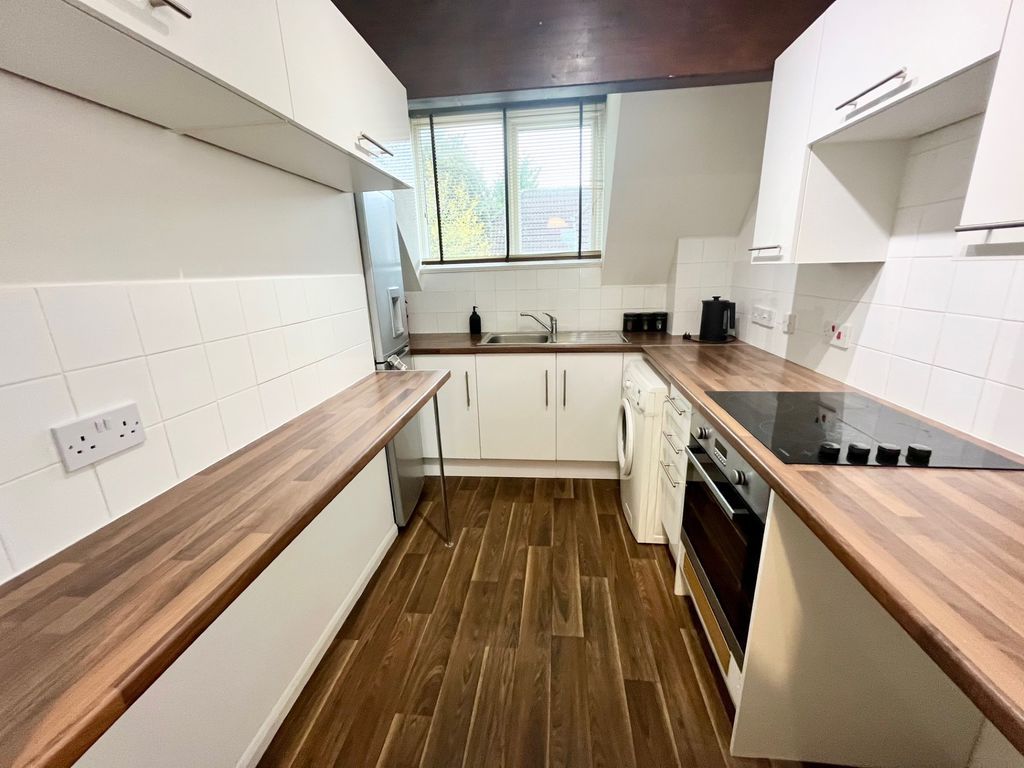 Property photo 3 of 6 Kitchen