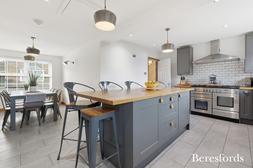 Property photo 3 of 37 Picture No. 28