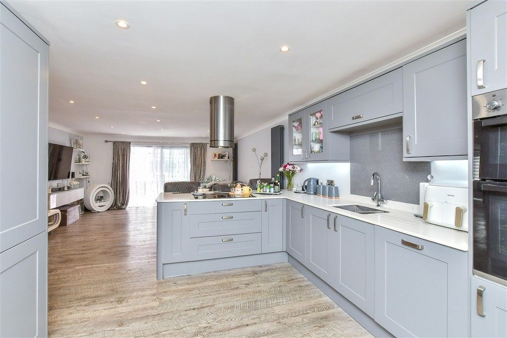 Property photo 3 of 17 Sitting Room/ Kitchen