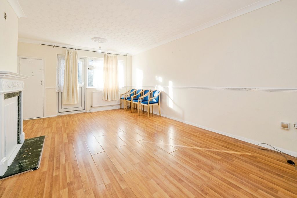 Property photo 3 of 14 Pbox-Img.Jpg