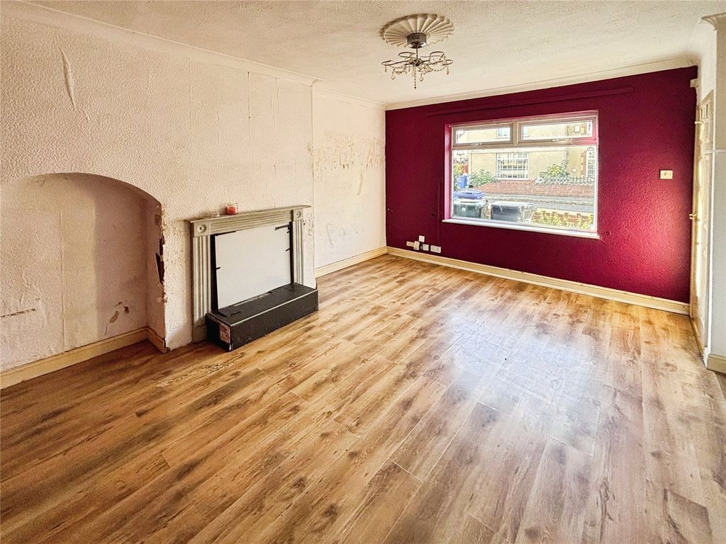 Property photo 2 of 12 Lounge