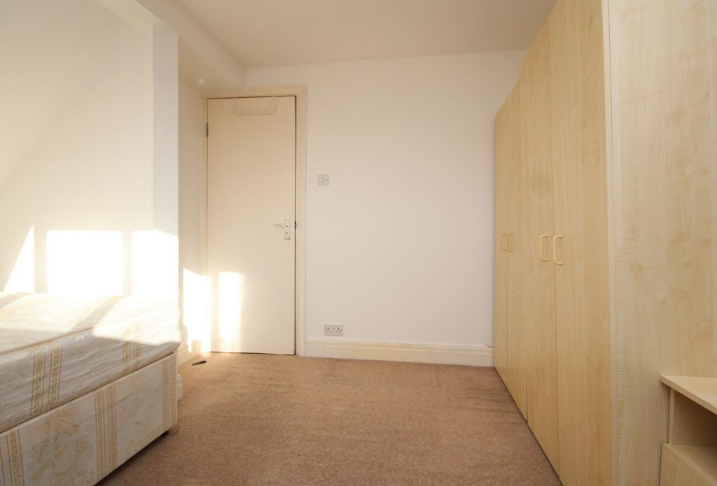 Property photo 2 of 8 Bedroom