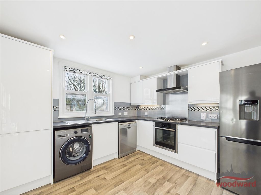 Property photo 2 of 16 Cam05267G0-Pr0176-Still024.Jpg