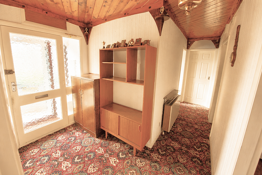 Property photo 3 of 18 Entrance Hall