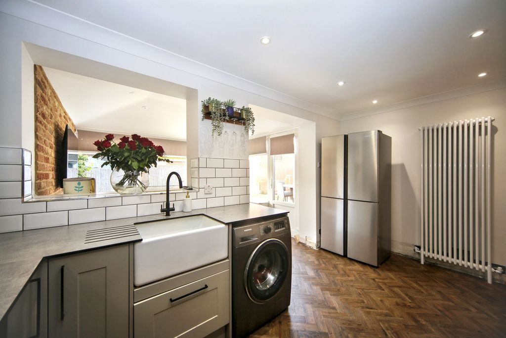 Property photo 2 of 25