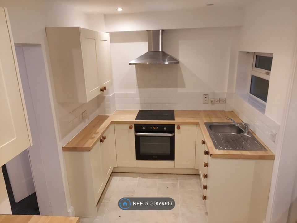 Property photo 3 of 9 Kitchen