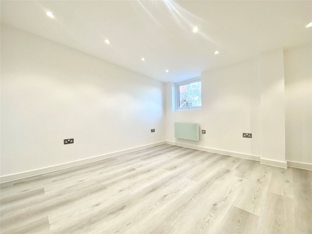 Property photo 3 of 8 Picture No. 09