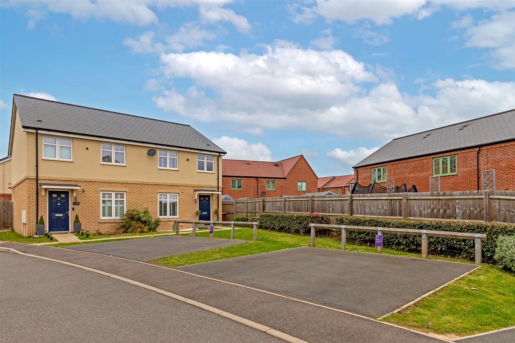 Property photo 2 of 20 15Eagleway-13.Jpg