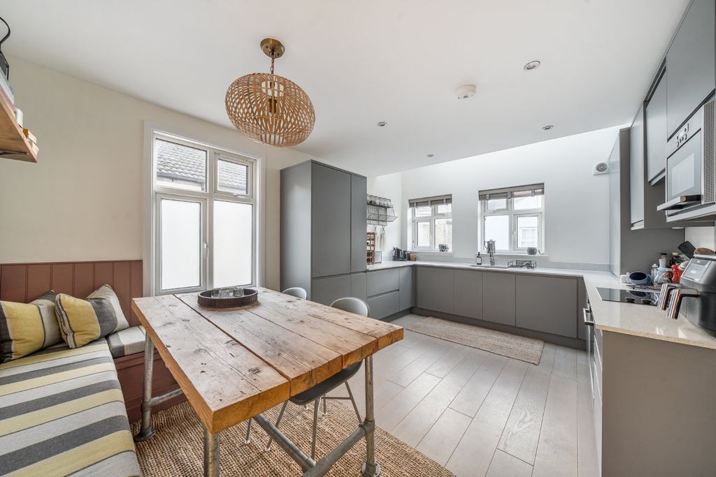 Property photo 2 of 14 Picture No. 13