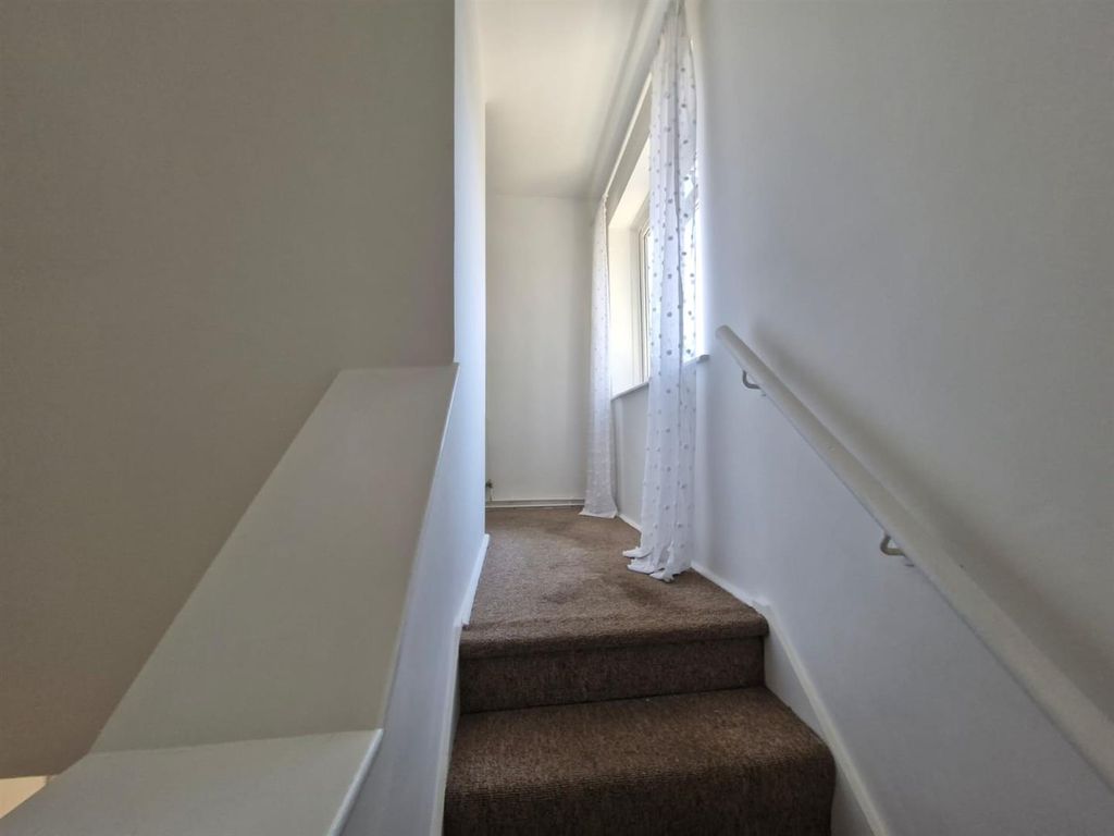 Property photo 2 of 19 7c30Da7F-cd48-4A30-B9F7-853d07E7c892.Jpg