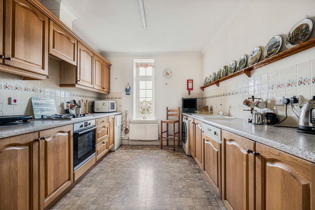 Property photo 3 of 18