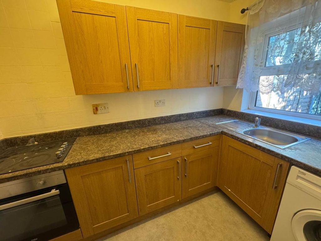 Property photo 3 of 7 Kitchen 1