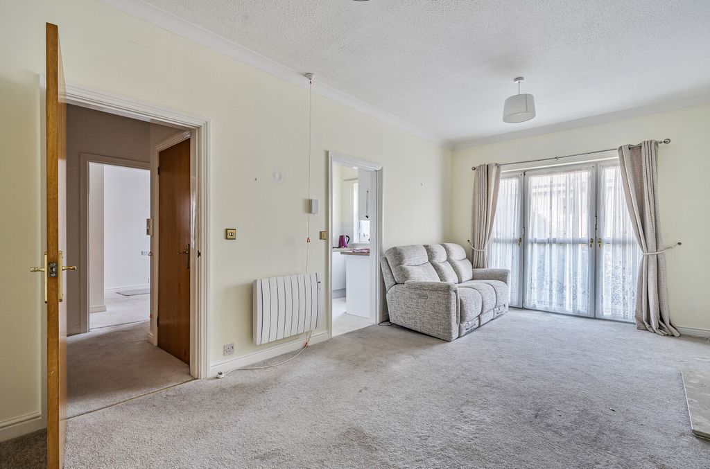 Property photo 2 of 18 2 - 1329530-5-6888E51...