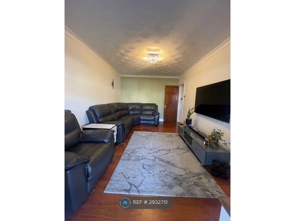 Property photo 3 of 25 Living Room