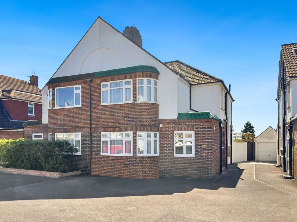 Property photo 2 of 30