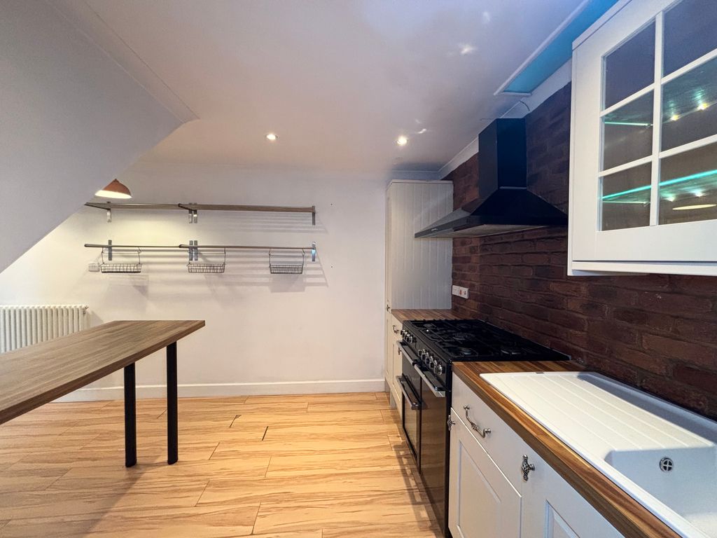 Property photo 2 of 25 Kitchen
