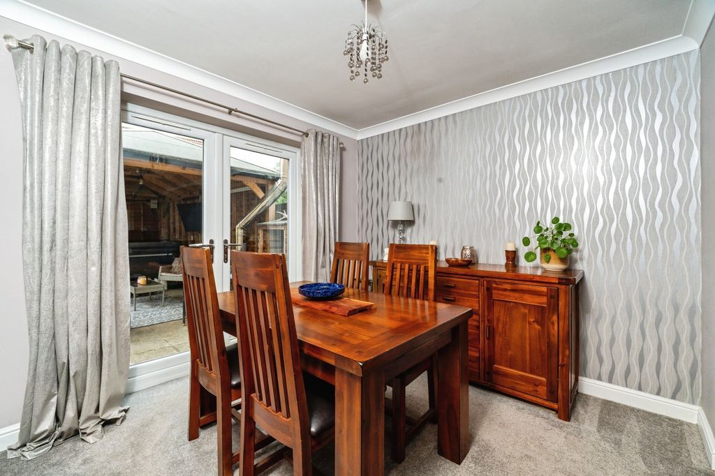 Property photo 3 of 16 Dining Room