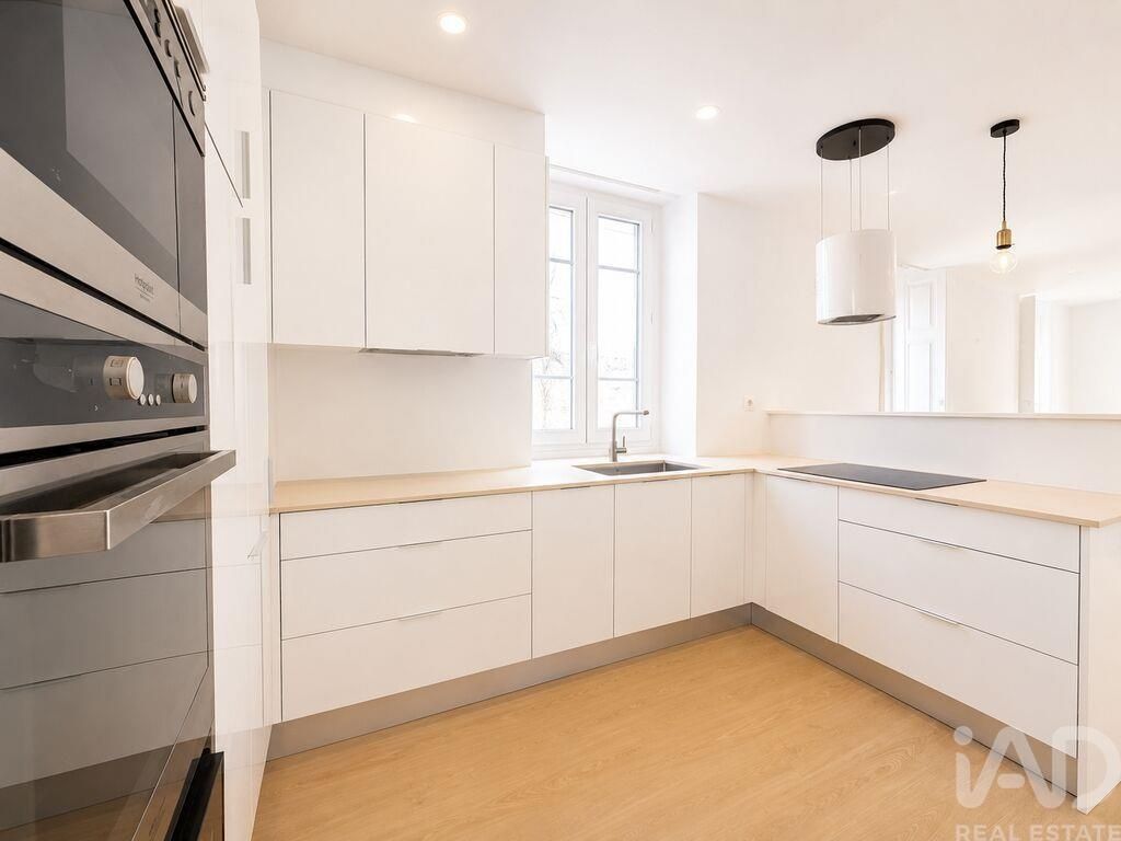 Property photo 2 of 32