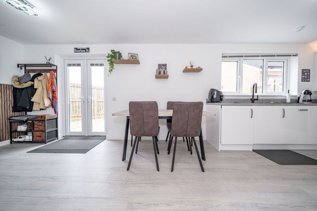 Property photo 2 of 30 Kitchen Social Space