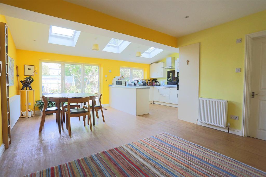 Property photo 2 of 22