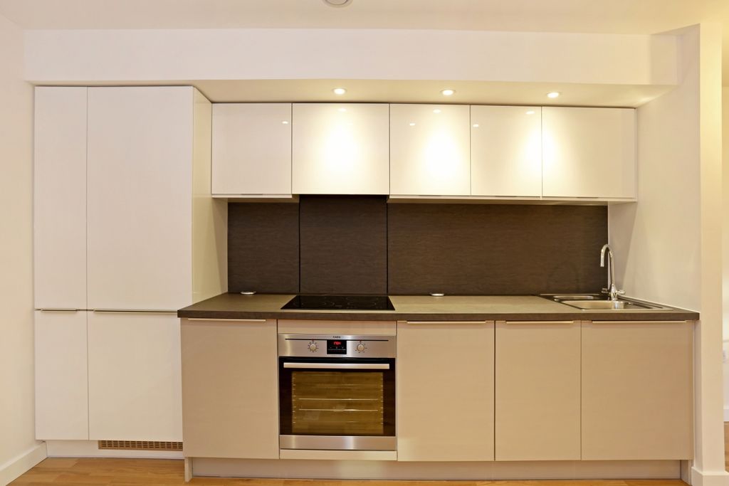 Property photo 3 of 11 Kitchen