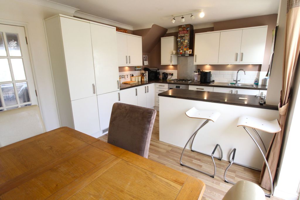 Property photo 3 of 21 Kitchen Diner 2
