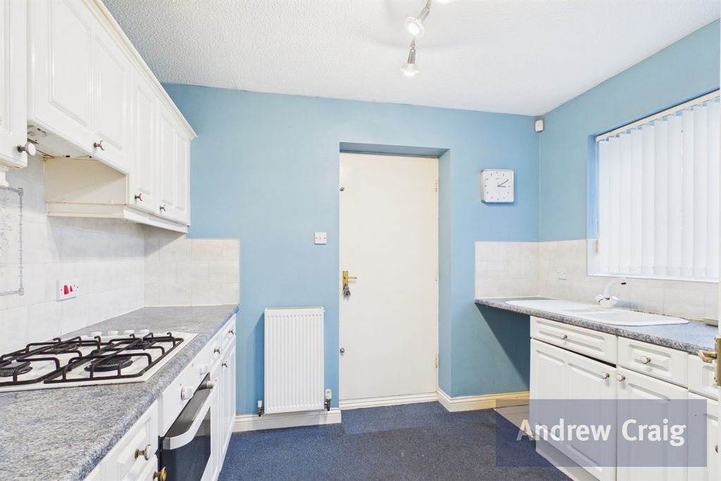 Property photo 3 of 16 Kitchen