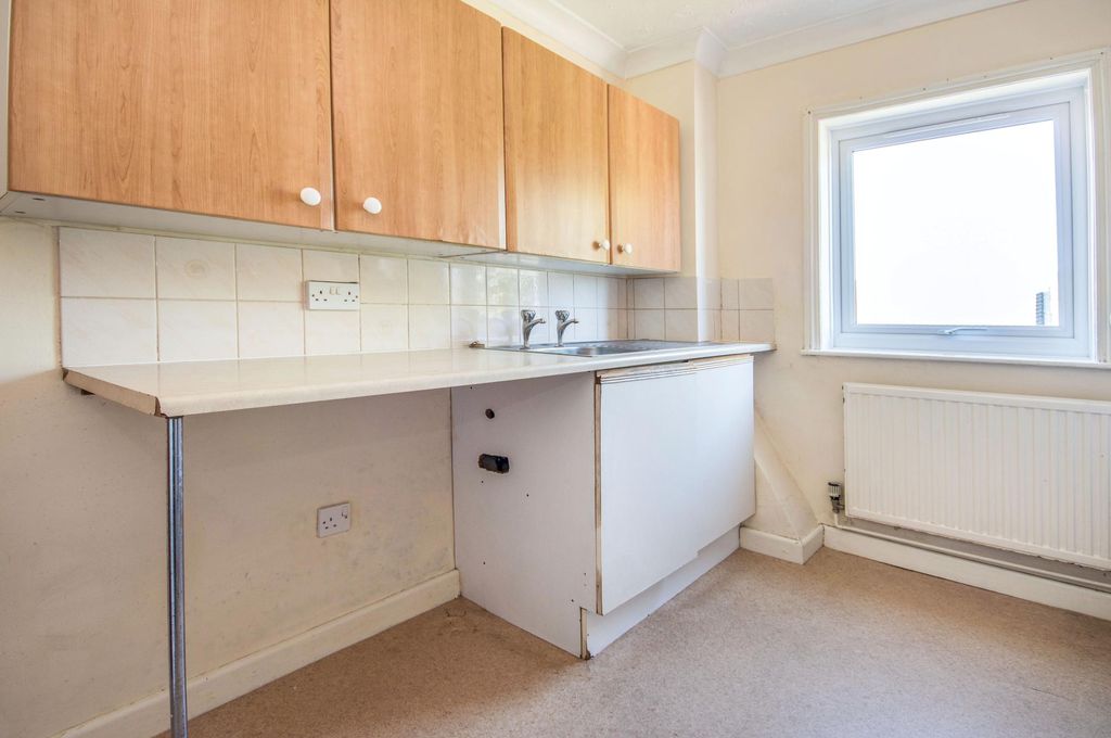 Property photo 3 of 8 00837078-F8d3-4F36-A