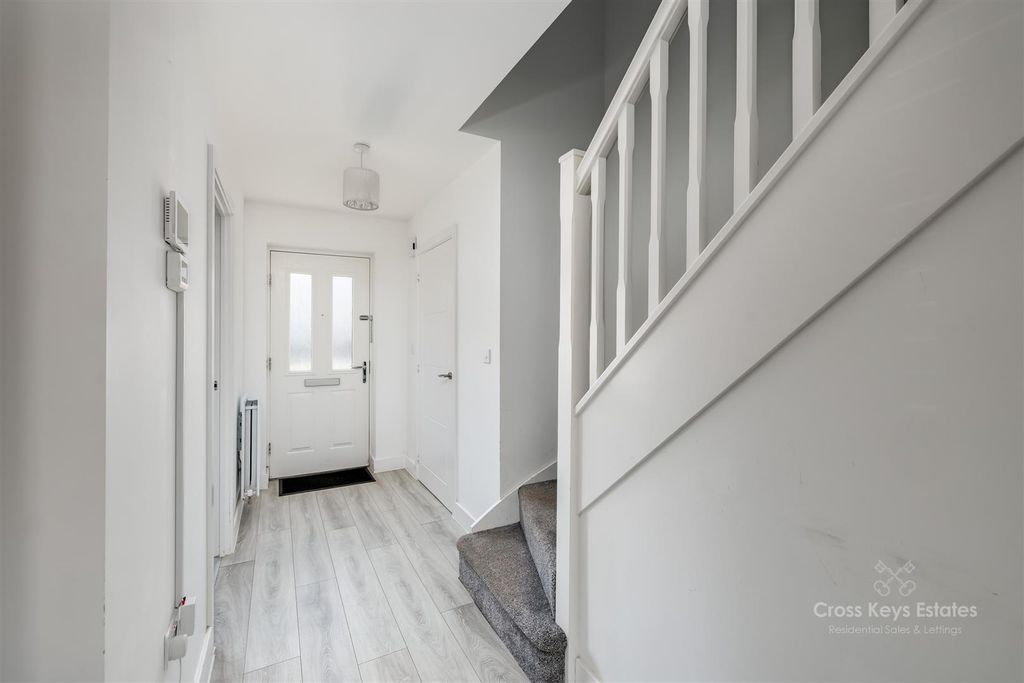 Property photo 3 of 35 Entrance Hallway