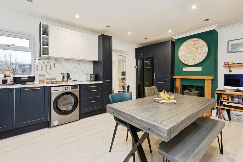 Property photo 2 of 13 Img_8206_Rw