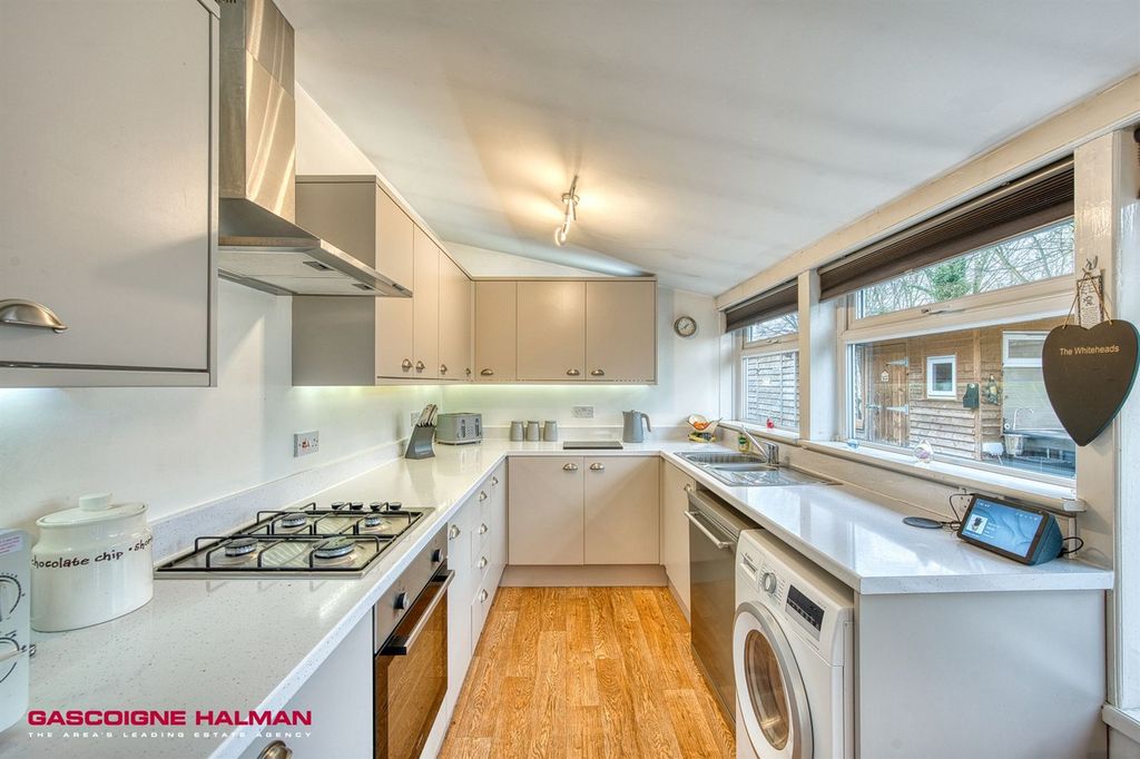 Property photo 3 of 24 Kitchen Diner