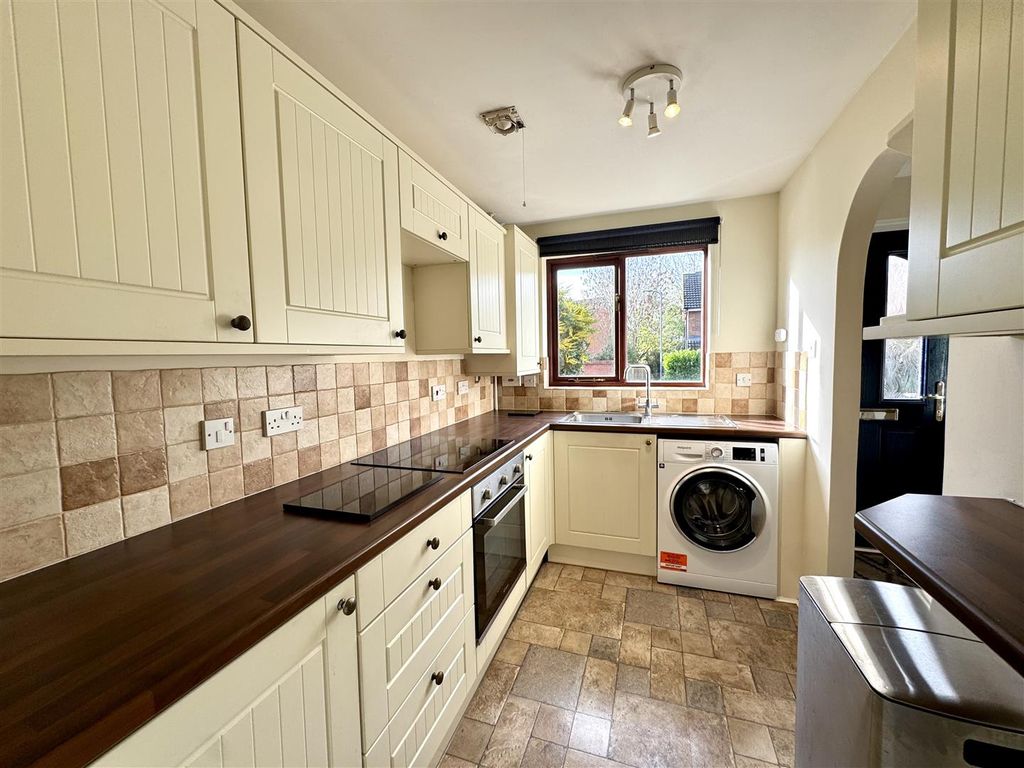 Property photo 2 of 12 Kitchen