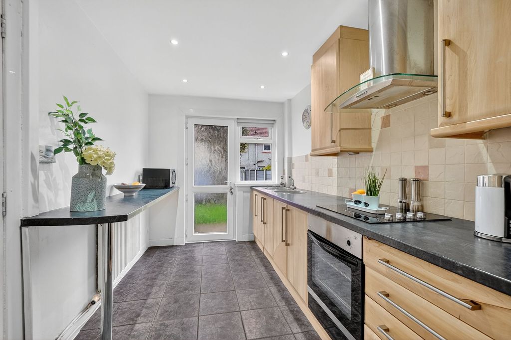 Property photo 3 of 25