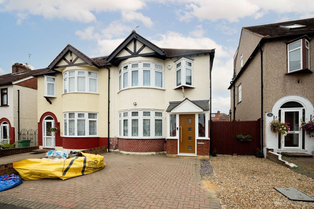 Property photo 1 of 10 Warner Avenue, Cheam - Sm3 9Rh