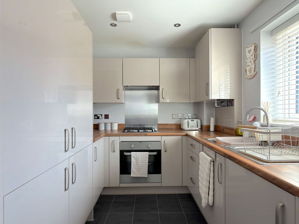 Property photo 3 of 13 Kitchen Area (1)