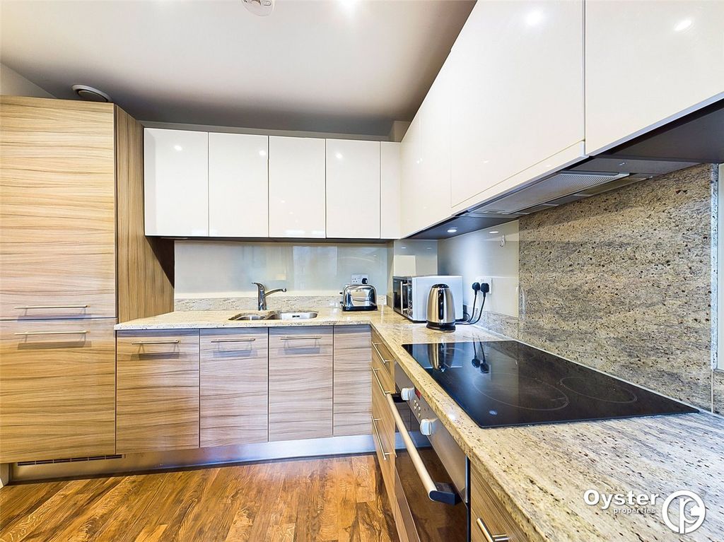 Property photo 2 of 11 Kitchen