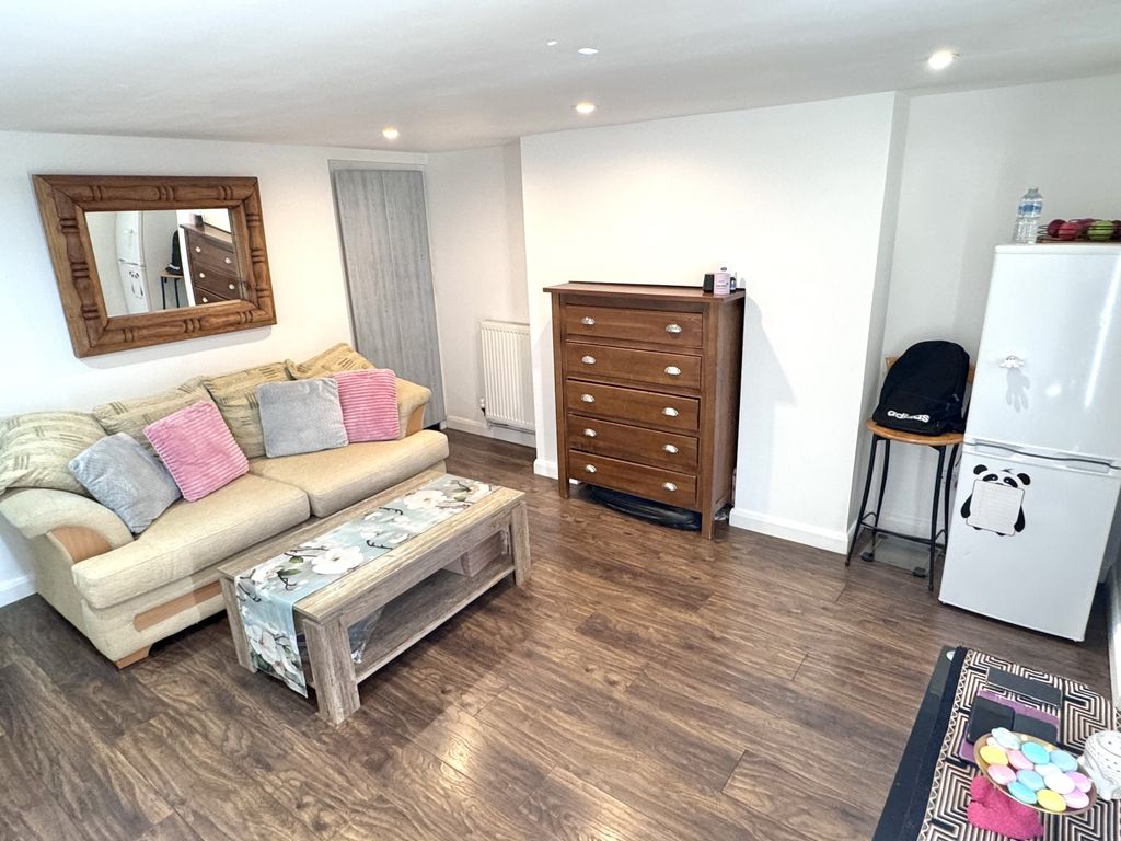 Property photo 3 of 7 Img_4736