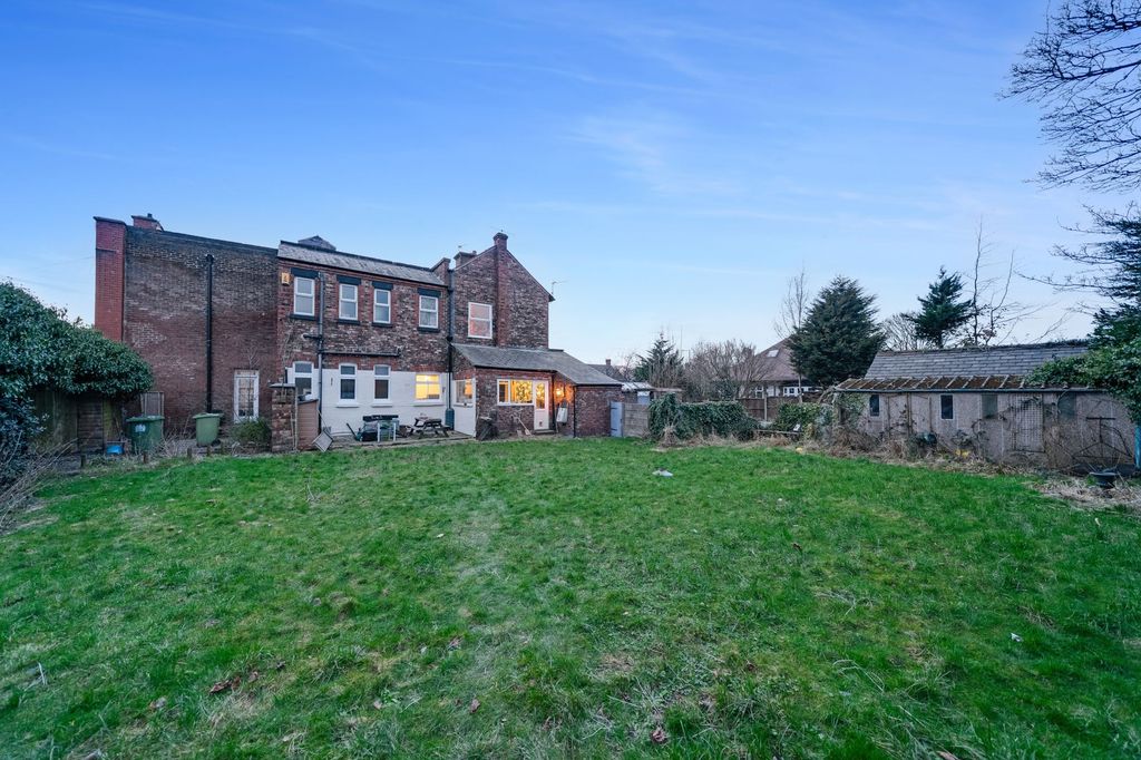 Property photo 2 of 32