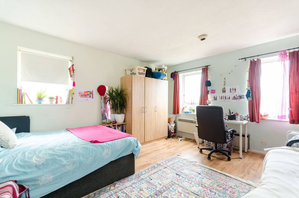 Property photo 3 of 7