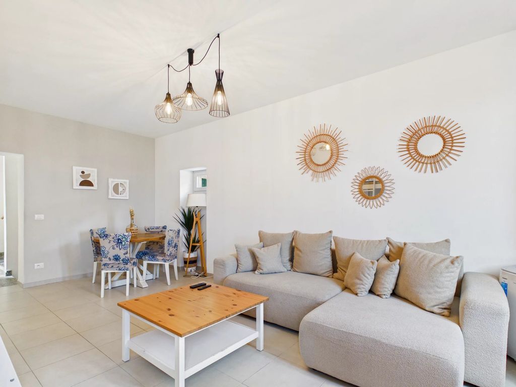 Property photo 3 of 17 d76848336315c3E53F7647841Bf5Ef5c_01Efde94d3_1920-Big