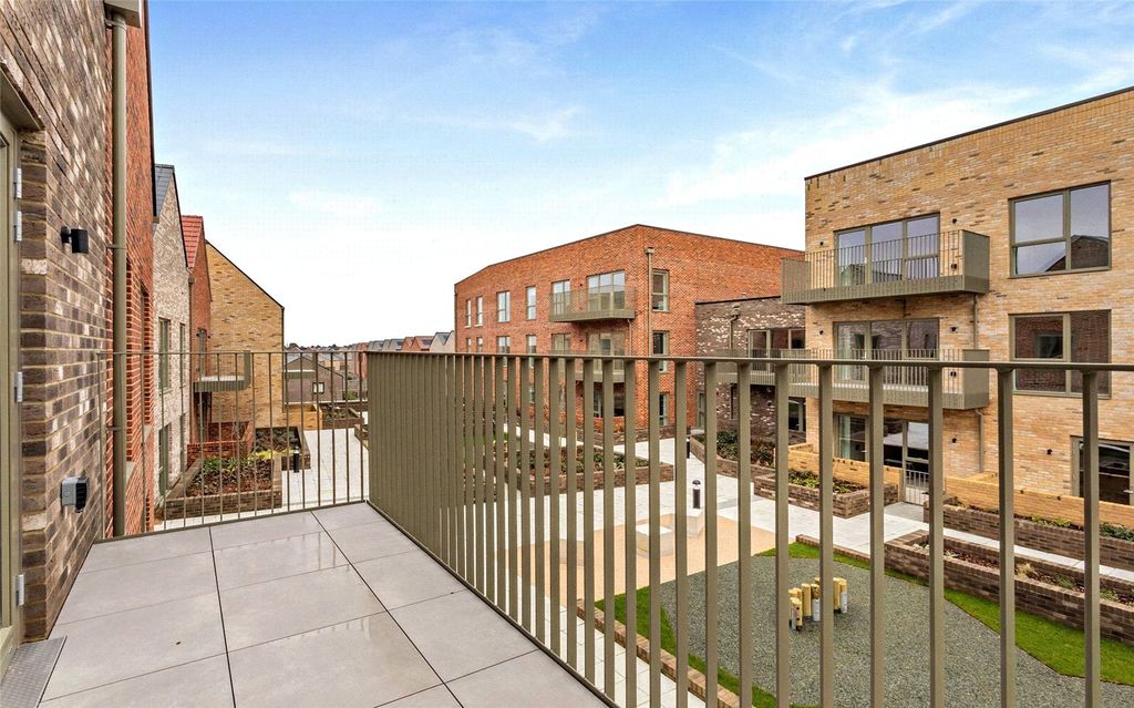 Property photo 2 of 9 Balcony